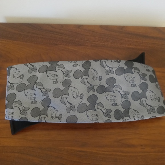Mickey Mouse Cummerbund - Picture 2 of 4